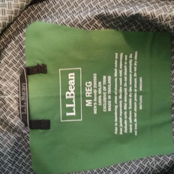 L.L. Bean Bright Green Full Zip Raincoat Lightweight Long Sleeve Lynon Mens M - Picture 4 of 10